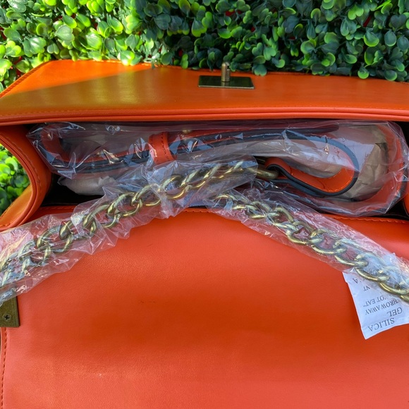 Donna Bella Designs Clutch Hand Bag Brand New Orange with Gold Chain - Picture 2 of 3